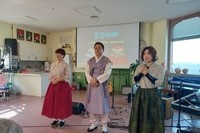 새해 맞이 큰 절 올림과 윷놀이 대결!