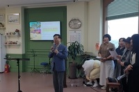 5월 8일 어버이날 행사 - 카네이션 달아드리기. 편지 낭독회